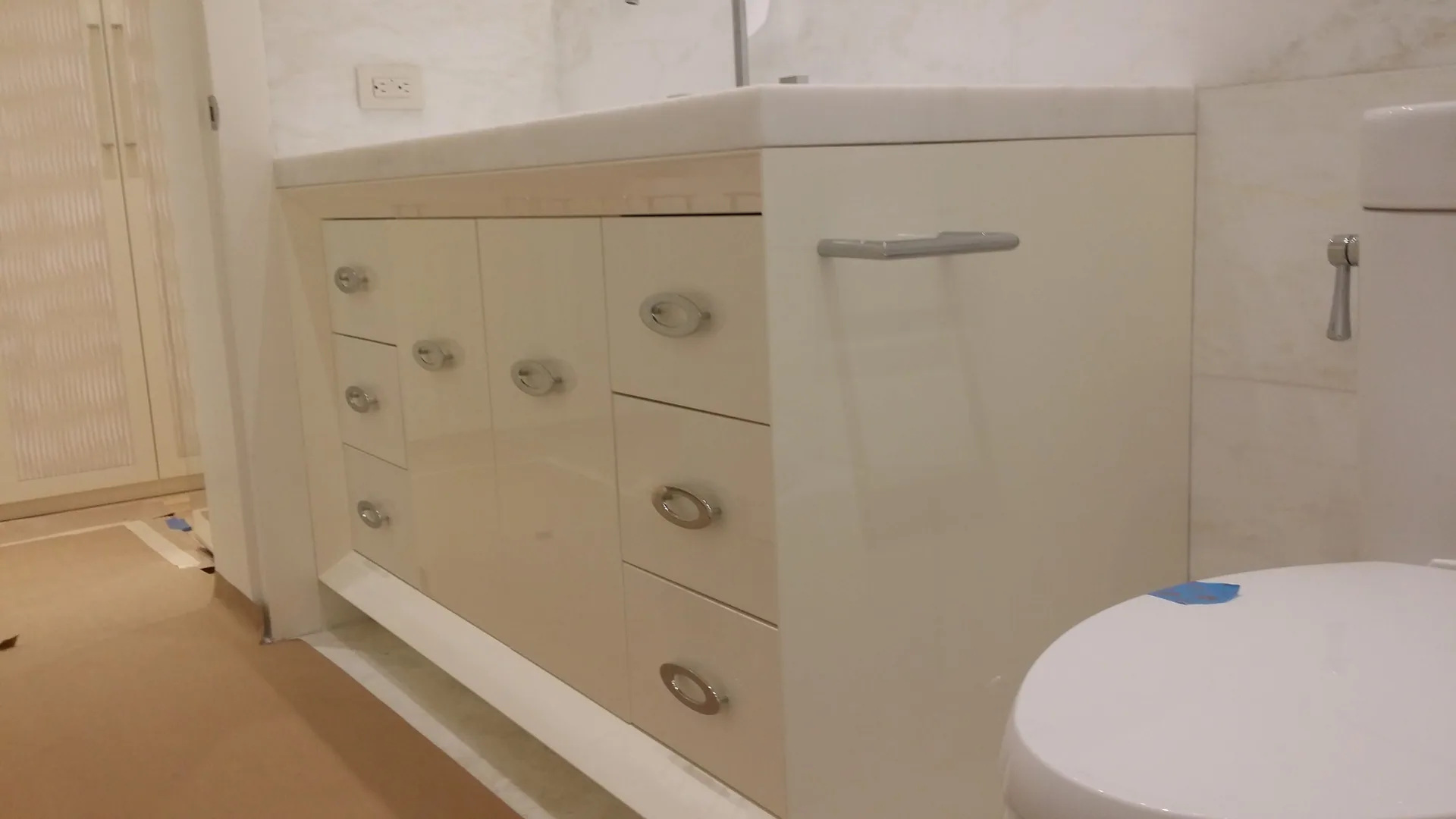 Modern Gray Console — gallery 1