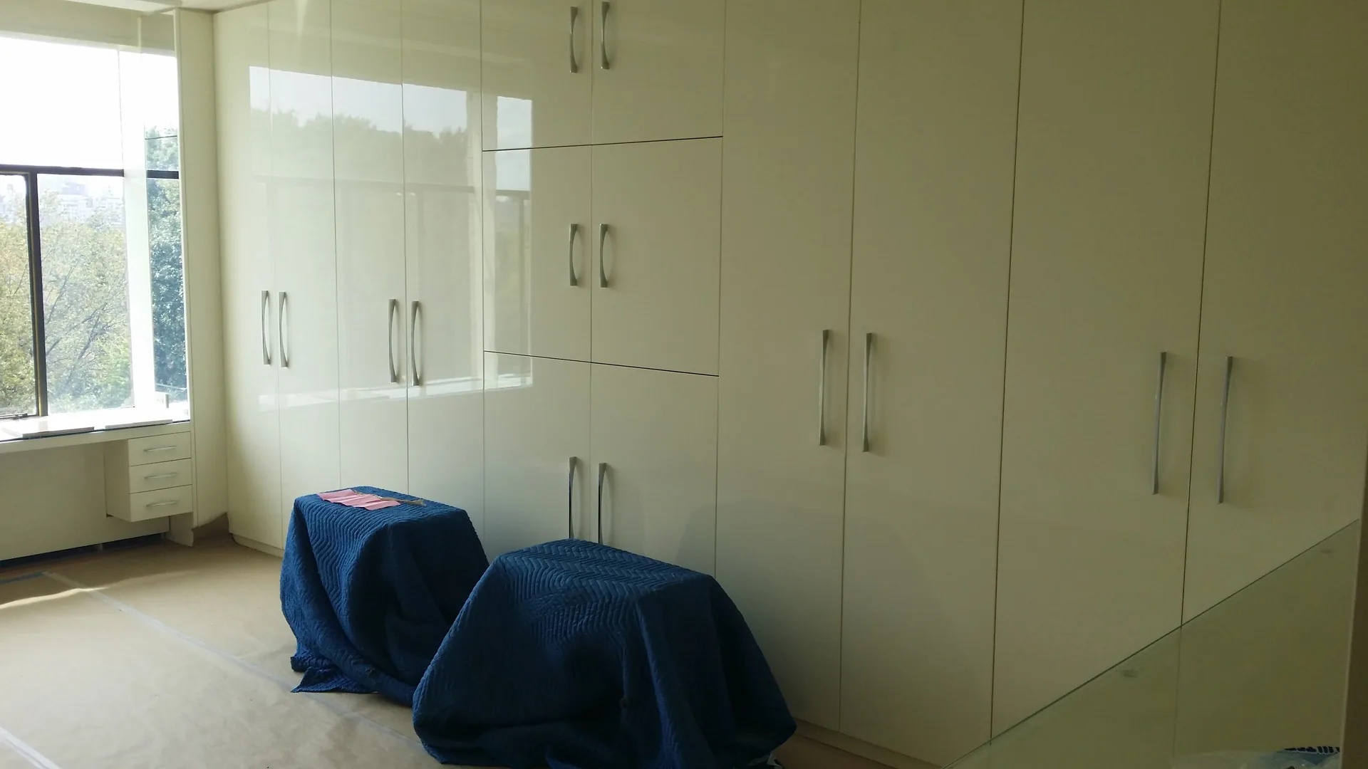 Modern Gray Console — gallery 3