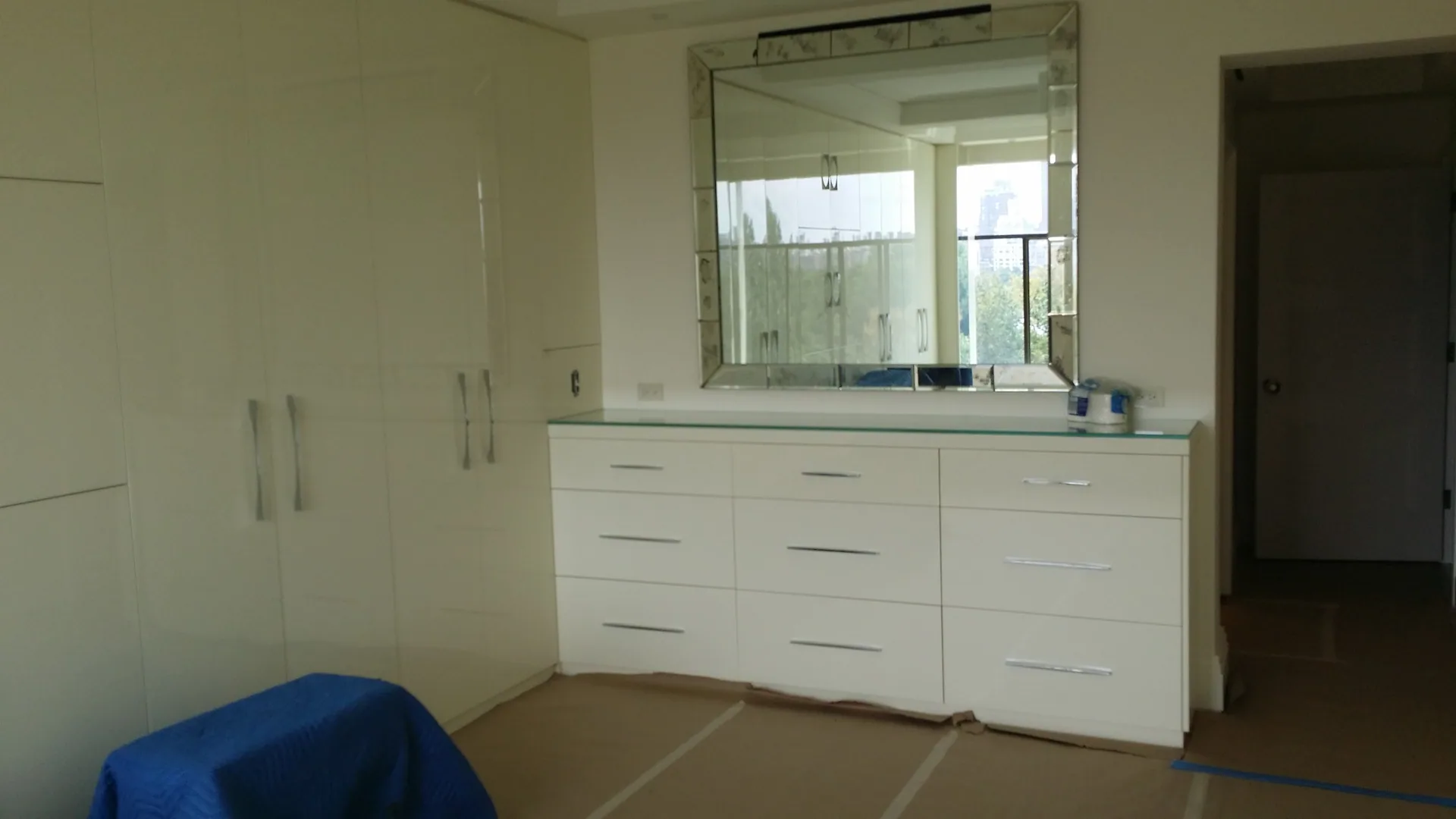 Modern Gray Console — gallery 4